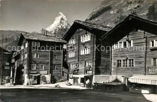 AK / Ansichtskarte Zermatt_VS Dorfplatz Matterhorn Zermatt_VS