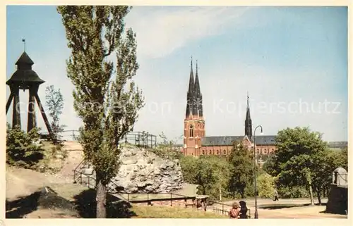 AK / Ansichtskarte Uppsala Slottsbacken med Domkyrkan och Gunillaklockan Uppsala