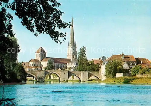 AK / Ansichtskarte Gartempe Eglise  Saint Savin sur Gartemp Gartempe