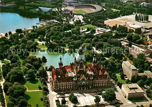 AK / Ansichtskarte Hannover Neues Rathaus mit Sportzentrum Fliegeraufnahme Hannover