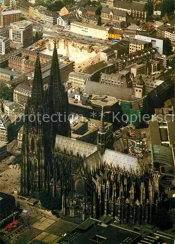 AK / Ansichtskarte Koeln_Rhein Dom mit Altstadt Fliegeraufnahme Koeln_Rhein