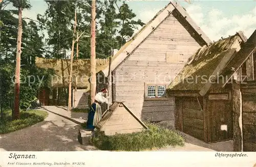 AK / Ansichtskarte Skansen_Stockholm Oktorpsgarden Frau in Tracht Skansen_Stockholm