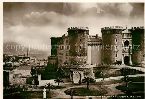 AK / Ansichtskarte Napoli_Neapel Maschio Angioino e Vesuvio Napoli Neapel
