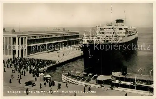 AK / Ansichtskarte Trieste Stazione Marittima Motonave Vulcania Dampfer Hafen Trieste