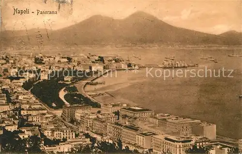 AK / Ansichtskarte Napoli_Neapel Panorama mit Blick zum Vesuv Vulkan Napoli Neapel