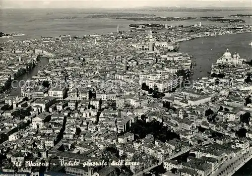 AK / Ansichtskarte Venezia_Venedig Veduta generale dall aereo Venezia Venedig