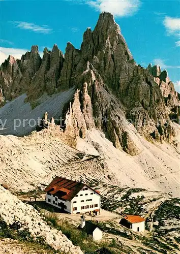 AK / Ansichtskarte Dolomiten Paternkofel mit Drei Zinnen Huette Dolomiten