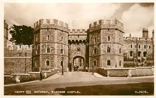 AK / Ansichtskarte Windsor_Castle Herny VIII Gateway Windsor_Castle