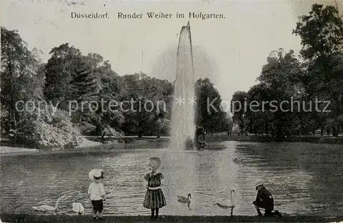 AK / Ansichtskarte Duesseldorf Runder Weiher im Hofgarten mit Fontaene Duesseldorf