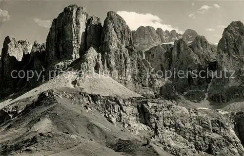 AK / Ansichtskarte Passo_Gardena_Dolomiten mit Groednerjoch und Gruppo Sella Passo_Gardena_Dolomiten