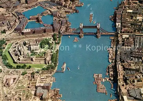 AK / Ansichtskarte London Tower of London and Tower Bridge Aerial View London