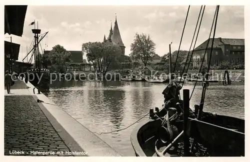 AK / Ansichtskarte Luebeck Hafenpartie mit Holstentor Hansestadt Luebeck