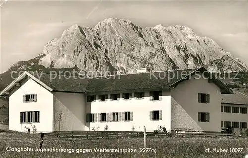 AK / Ansichtskarte Mittenwald_Bayern Ganghofer Jugendherberge gegen Wettersteinspitze Wettersteingebirge Mittenwald Bayern