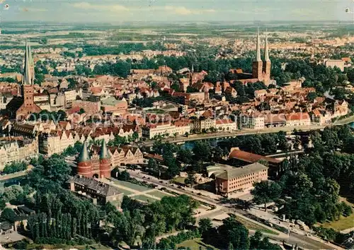 AK / Ansichtskarte Luebeck Holstentor Altstadt Hansestadt Fliegeraufnahme Luebeck