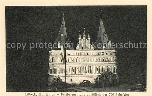 AK / Ansichtskarte Luebeck Holstentor in Festbeleuchtung Luebeck