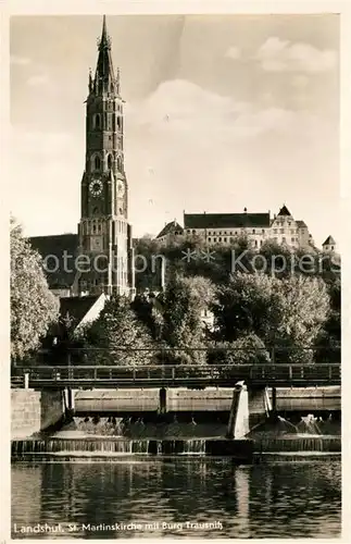 AK / Ansichtskarte Landshut_Isar St Martinskirche mit Burg Trausnitz Landshut Isar