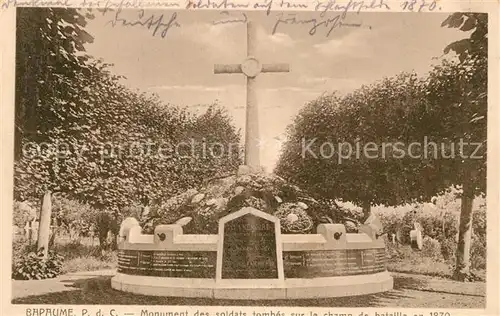 AK / Ansichtskarte Bapaume Monument des soldats tombe sur la champ de bataille Bapaume