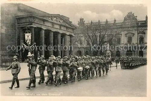 AK / Ansichtskarte Berlin Wache vor dem Ehrenmal Berlin