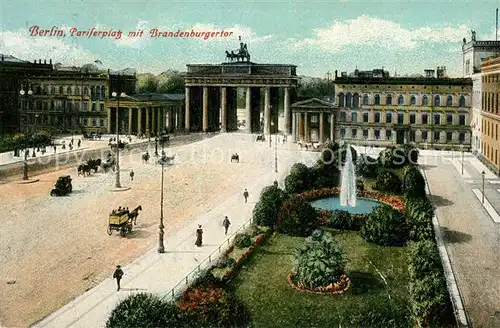 AK / Ansichtskarte Berlin Pariser Platz mit Brandenburger Tor Berlin