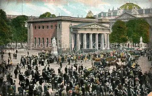 AK / Ansichtskarte Berlin Aufziehen der Kgl Wache Berlin