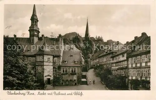 AK / Ansichtskarte Blankenburg_Harz Markt mit Rathaus und Schloss Blankenburg_Harz