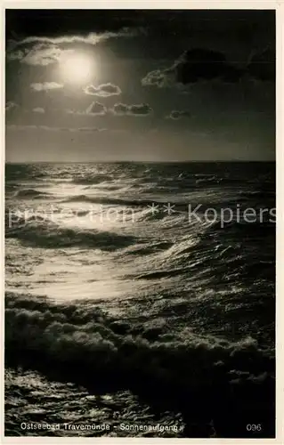 AK / Ansichtskarte Travemuende_Ostseebad Sonnenaufgang am Meer Travemuende_Ostseebad