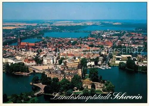 AK / Ansichtskarte Schwerin_Mecklenburg Fliegeraufnahme mit Schloss und Altstadt Schwerin_Mecklenburg