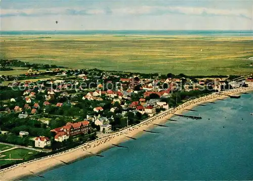 AK / Ansichtskarte Wyk_Foehr_Nordseebad Strand und Stadt Fliegeraufnahme 