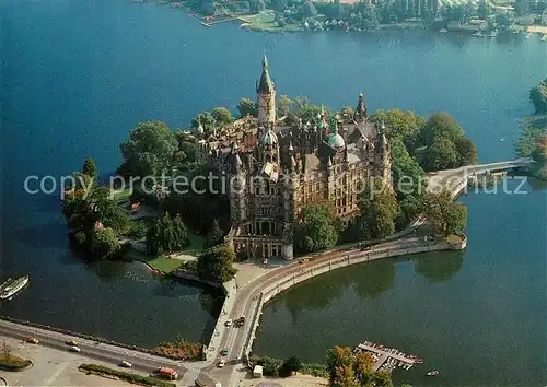 AK / Ansichtskarte Schwerin_Mecklenburg Schloss Insel Fliegeraufnahme Schwerin_Mecklenburg