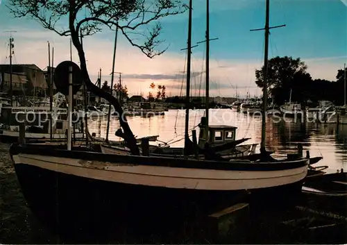 AK / Ansichtskarte Niendorf_Timmendorfer_Strand Hafen Fischkutter Niendorf_Timmendorfer