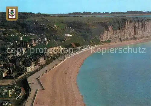 AK / Ansichtskarte Fecamp Vue aerienne sur la plage et les falaises Fecamp