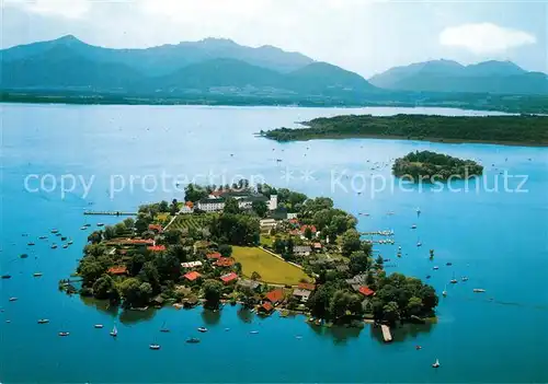AK / Ansichtskarte Chiemsee Fliegeraufnahme mit Fraueninsel Krautinsel und Herreninsel Chiemsee