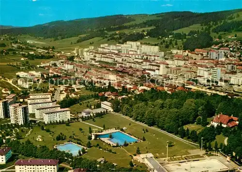 AK / Ansichtskarte La_Chaux de Fonds Fliegeraufnahme mit Freibad La_Chaux de Fonds