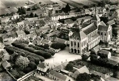 AK / Ansichtskarte Saint Benoit sur Loire Fliegeraufnahme Basilique Saint Benoit sur Loire