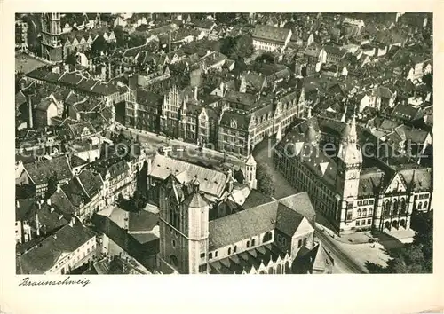 AK / Ansichtskarte Braunschweig Fliegeraufnahme mit Dom Burg und Rathaus Braunschweig