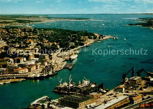 AK / Ansichtskarte Kiel Werftanlagen Oslo Kai und Foerde Fliegeraufnahme Kiel
