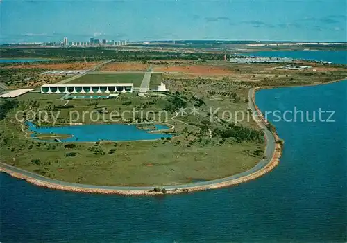 AK / Ansichtskarte Brasilia Lago Israel Pinheiro com Palacio da Alvorada vista aerea Brasilia