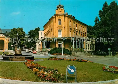 AK / Ansichtskarte Bad_Voeslau Badplatz mit Freiheitsbrunnen Hotel Stefani Bad_Voeslau