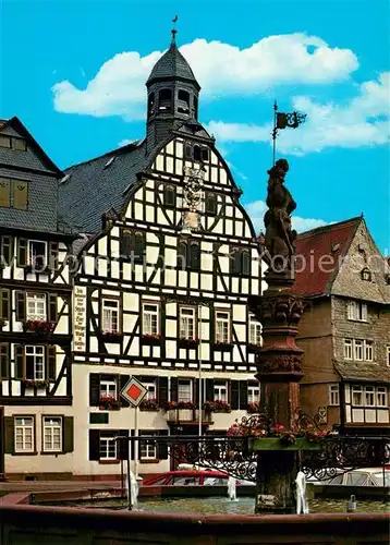 AK / Ansichtskarte Butzbach Brunnen Marktplatz Rathaus Fachwerkhaeuser Butzbach