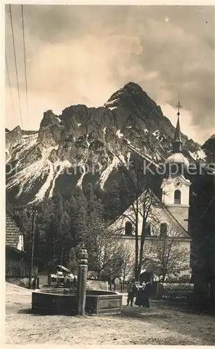 AK / Ansichtskarte Voeslau_Oesterreich Dorfbrunnen Kirche Voeslau_Oesterreich