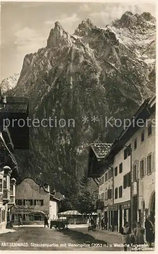 AK / Ansichtskarte Mittenwald_Bayern Strassenpartie mit Viererspitze und Westliche Karwendelspitze Mittenwald Bayern