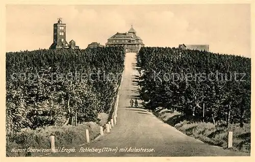 AK / Ansichtskarte Oberwiesenthal_Erzgebirge Fichtelberg mit Autostrasse und Fichtelberghaus Oberwiesenthal Erzgebirge