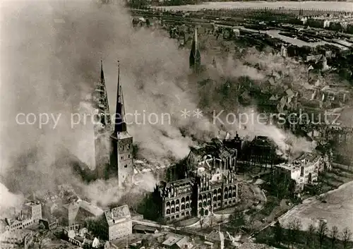 AK / Ansichtskarte Luebeck Dom und Museum Luftangriff 1942 Truemmer 2. Weltkrieg Fliegeraufnahme Luebeck