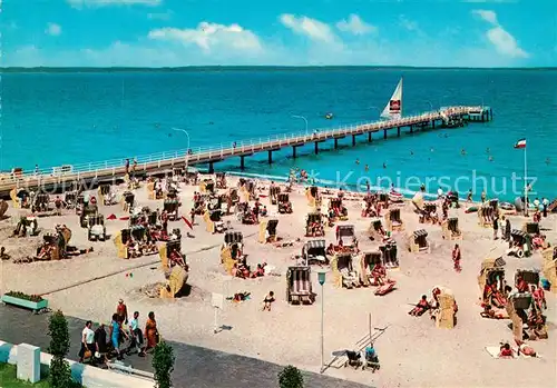 AK / Ansichtskarte Niendorf_Ostseebad Seebruecke Strand Niendorf_Ostseebad