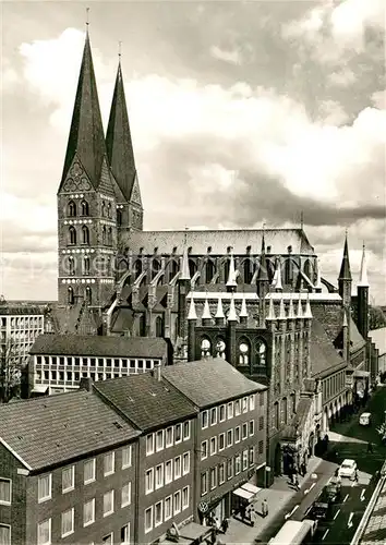 AK / Ansichtskarte Luebeck Marienkirche und Rathaus von Sueden Luebeck