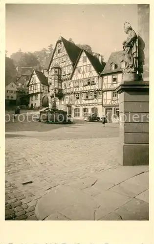 AK / Ansichtskarte Miltenberg_Main Marktplatz Statue Brunnen Fachwerkhaeuser Altstadt Miltenberg Main