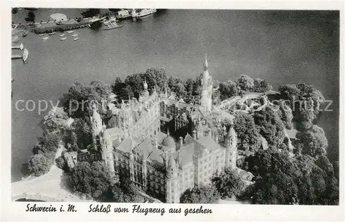 AK / Ansichtskarte Schwerin_Mecklenburg Schloss Fliegeraufnahme Schwerin_Mecklenburg