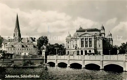 AK / Ansichtskarte Schwerin_Mecklenburg Schlossbruecke Schwerin_Mecklenburg