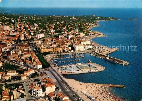 AK / Ansichtskarte Saint Raphael_Var Fliegeraufnahme mit Hafen und Strand Saint Raphael Var