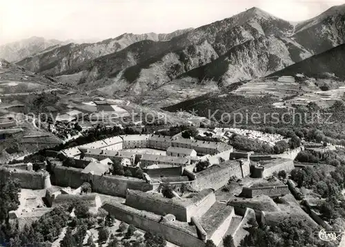 AK / Ansichtskarte Mont Louis Citadelle Chaine des Pyrenees vue aerienne Mont Louis